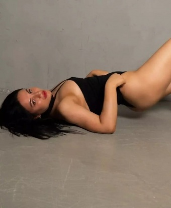 У меня много возможностей, чтобы сделать твои желания реальностью. Я открыта для экспериментов и готова погрузиться в мир наслаждения и удовольствия. Мои услуги качественны и индивидуальны, я знаю, как доставить удовольствие и расслабление. У меня есть отличные отзывы о моей работе, подтверждающие мою профессиональность и раскрепощенность. Кажется, мои фото ярко демонстрируют мою сексуальность и привлекательность. Так что если ты в Москве и хочешь освободиться от повседневной рутины, я здесь, чтобы сделать тебе приятно 😉. 1014, 25 лет