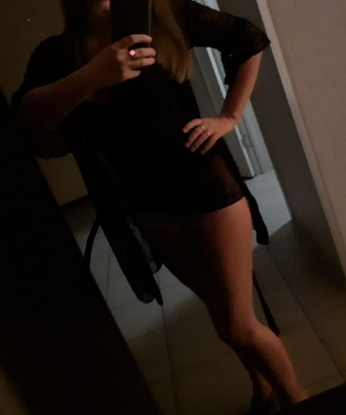 Энергичная и страстная брюнетка готова порадовать тебя горячим сексом и нежными ласками. Приезжай ко мне, и я открою тебе новые грани удовольствия. Ты останешься доволен! 8529, 27 лет